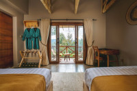 Spacious twin cottage