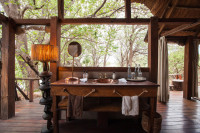 Sindabezi Honeymoon Chalet Bathroom