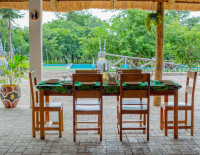 Restaurant with a view of the pool