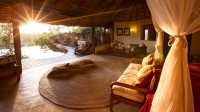 Private House Master Bedroom with Swimming Pool