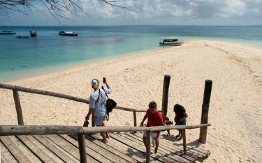 People arriving at Changuu Island