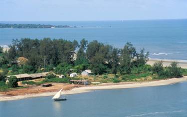 Dhow arriving at Pangani