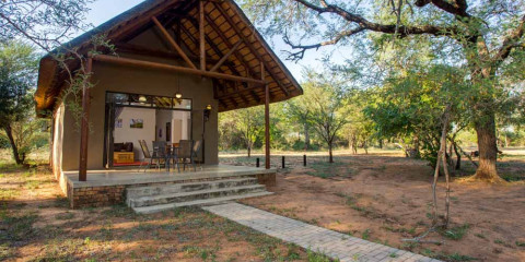 4-Day Kubu Bush Lodge Safari